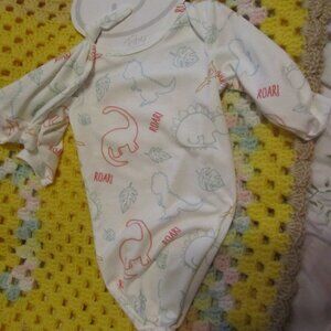 NWT Baby sack and hat to match 0-3 months